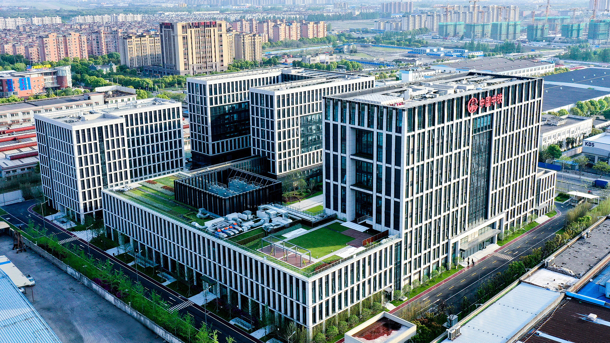 中國(guó)中鐵(tiě)LOGO設計(jì)辦公大(dà)樓