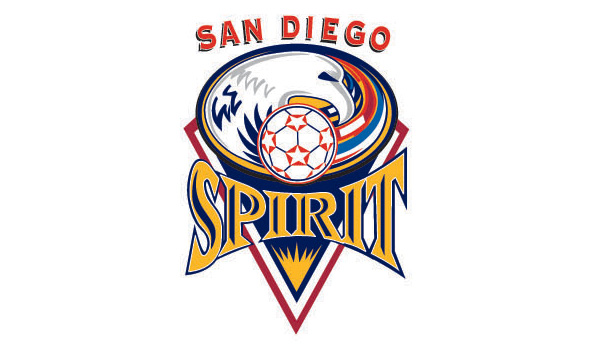 老(lǎo)鷹主題LOGO設計(jì)分(fēn)享：在中間(jiān)有(yǒu)足球與下(xià)方品牌英文(wén)字母的(de)組合設計(jì)